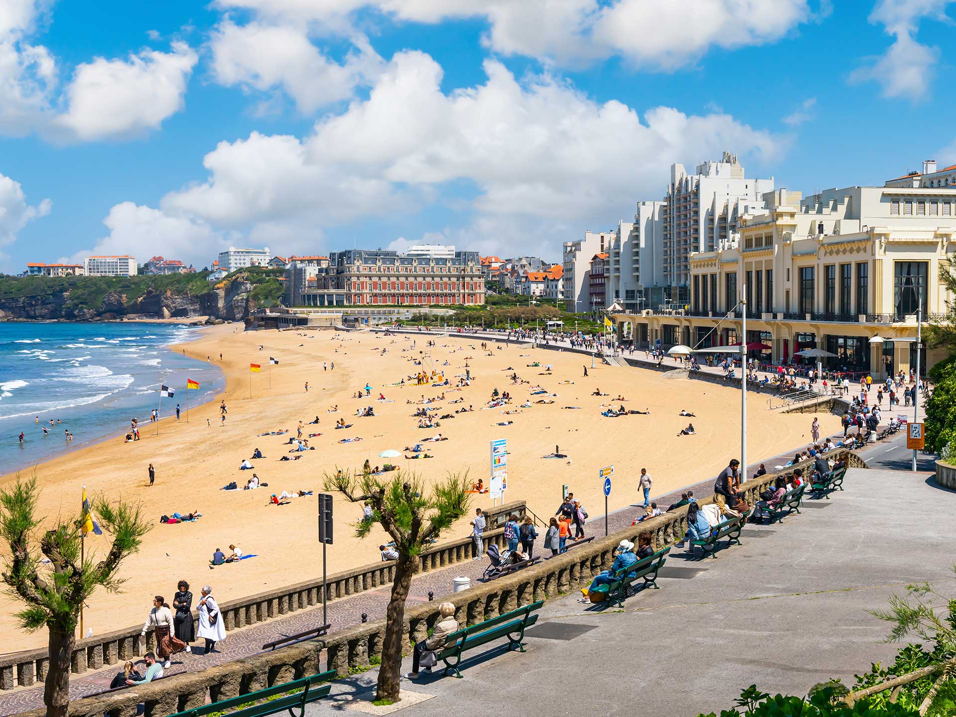 Bus et berline de tourisme de Bordeaux à Biarritz et en Nouvelle Aquitaine avec DSA : Driver Service Agency