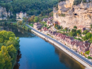 Bus et berline de tourisme à Sarlat, Laroque Gageac et en Lot et Garonne avec DSA : Driver Service Agency