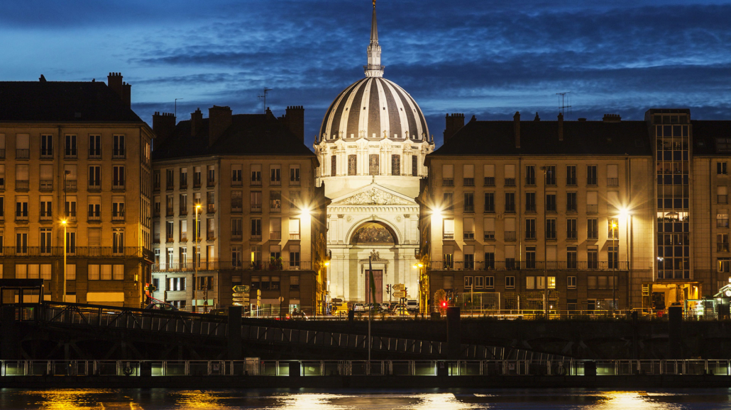 Visiter Nantes en 3 jours avec la flotte de DSA : des berlines de luxe au bus haut de gamme 50 places.