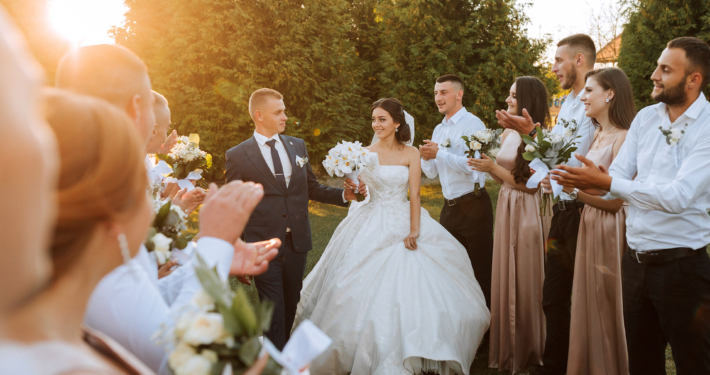 Transport Groupe Mariage Bordeaux : DSA vous accompagne vous et vos convives dans des bus VIP jusqu'à 50 places.