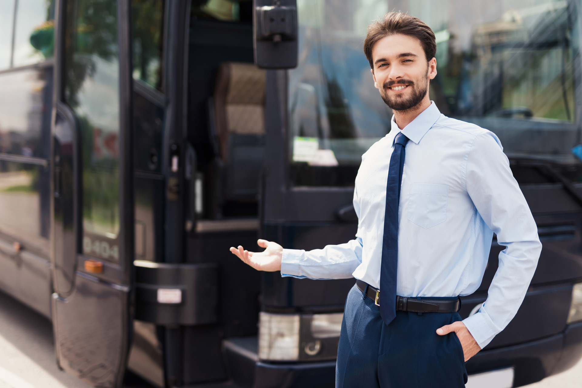 Visiter Bayonne et ses environs en BUS VIP avec chauffeur : DSA, votre partenaire de transport haut de gamme dans le Pays Basque